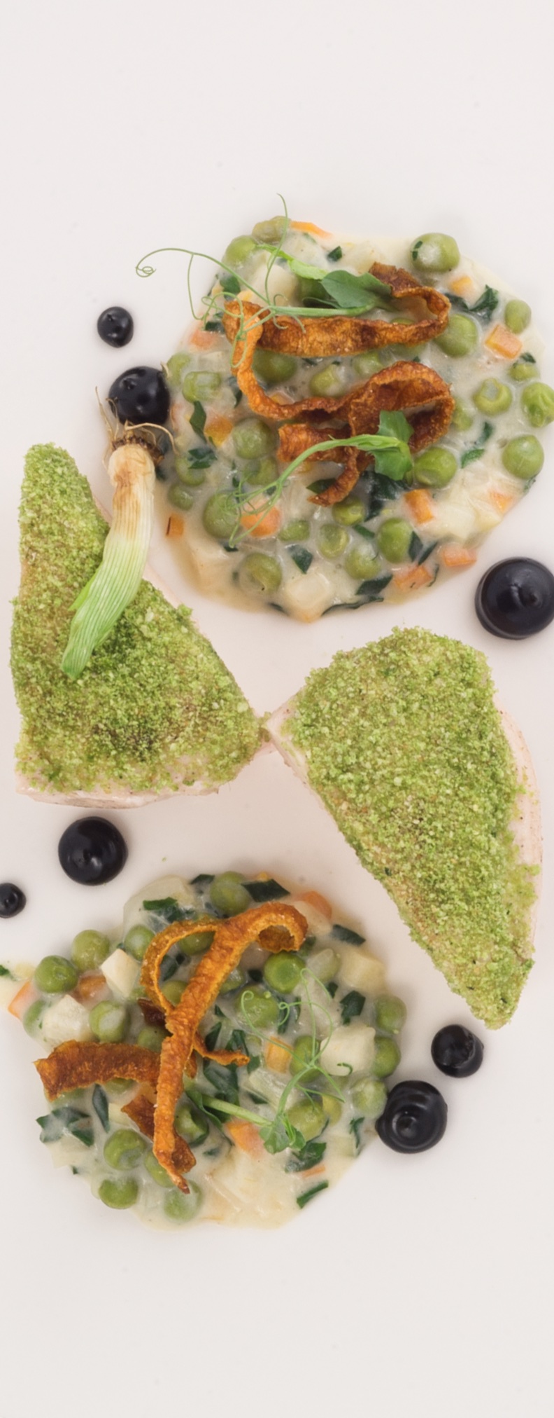 Fine dining composition with green peas and crisp vegetables